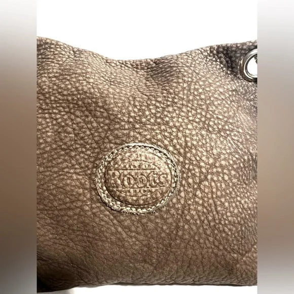 Roots Village Tribe Pebbled Leather Gray Taupe Crossbody Bag Canada π¨π¦ - Picture 5 of 12